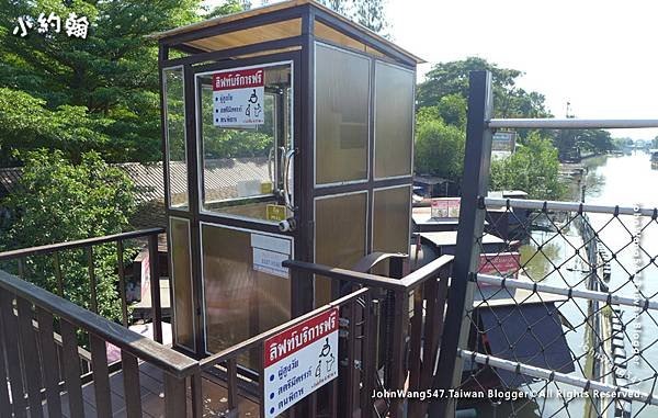 Kwan Riam Floating Market elevator.jpg