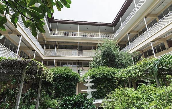 Feung Nakorn Balcony hotel.jpg