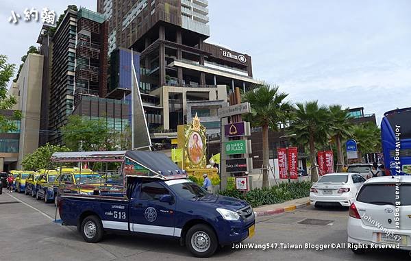 Pattaya songthaew Central Festival Hilton Hotel.jpg