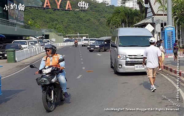 Pattaya motobike taxi2.jpg