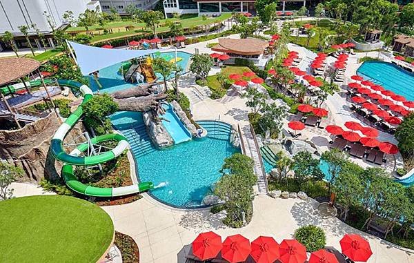 Amari Pattaya Resort Hotel water park.jpg