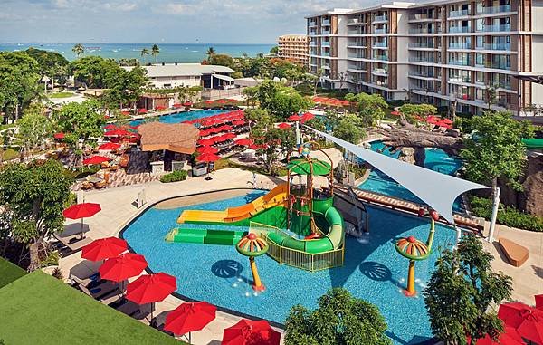 Amari Pattaya Resort Hotel water park2.jpg