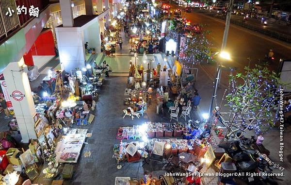 Bang Sue Junction Shopping Center night market.jpg