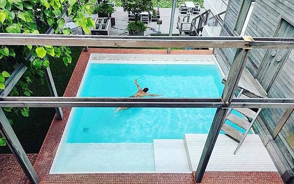 Baan Pomphet Hotel Ayutthaya pool.jpg