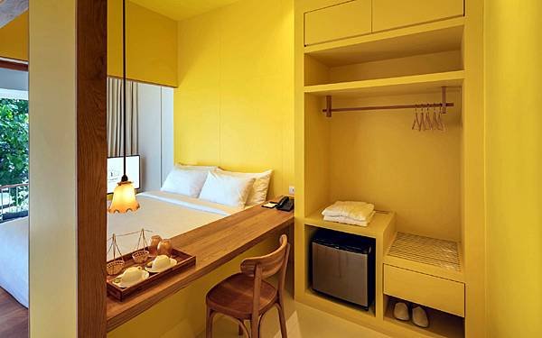 Baan Pomphet Hotel Ayutthaya room yellow1.jpg