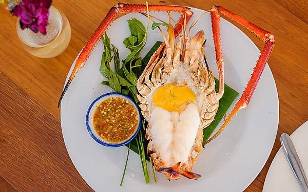 Baan Pomphet Charcoal king river prawns.jpg