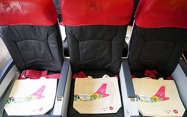 Thai AirAsia 2022泰國風彩繪飛機2.jpg