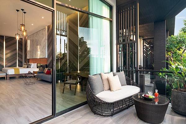 The Gems Mining Pool Villas Pattaya Deluxe Suite with Jacuzzi3.jpg
