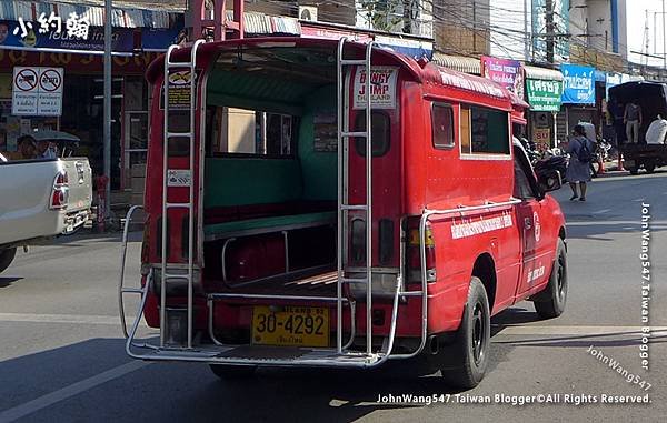 Red Songthaew Chiang Mai.jpg