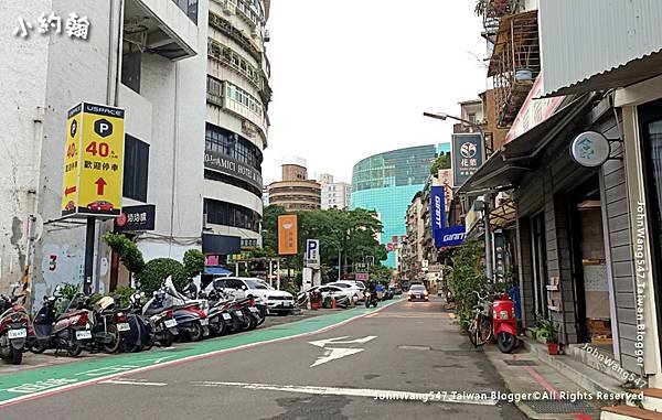 捷運忠孝復興站1號安東街停車場.jpg