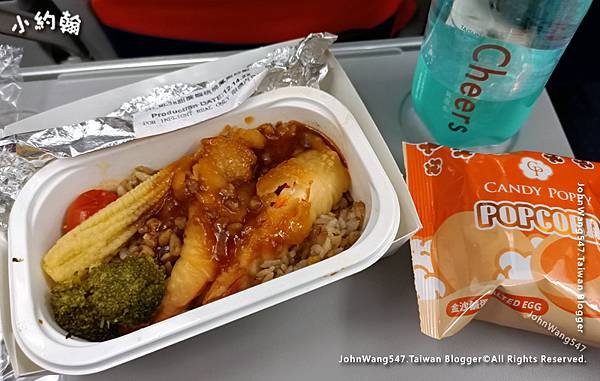 虎航Tigerair機上餐Liya特製甜酸蝦佐核桃鳳梨炒飯.jpg