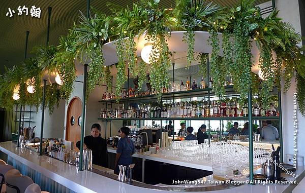 The Standard Bangkok Mahanakhon bar3.jpg