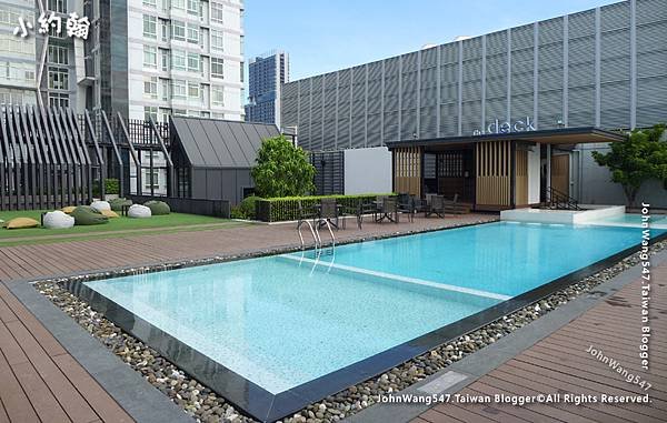 Avani Sukhumvit Bangkok Hotel Swimming Pool2.jpg