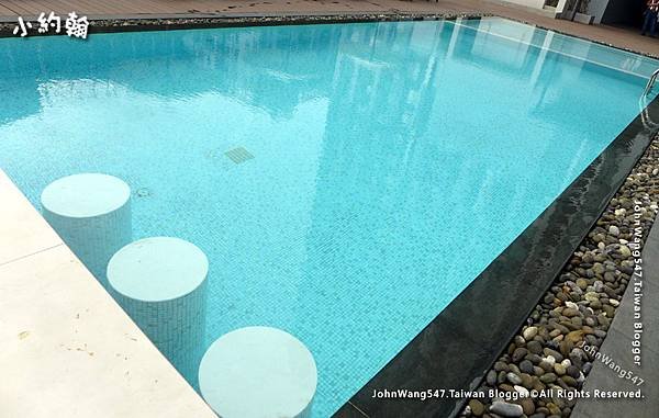 Avani Sukhumvit Bangkok Hotel Swimming Pool4.jpg