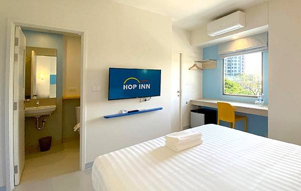 Hop Inn Bangkok Onnut Station Hotel room2.jpg