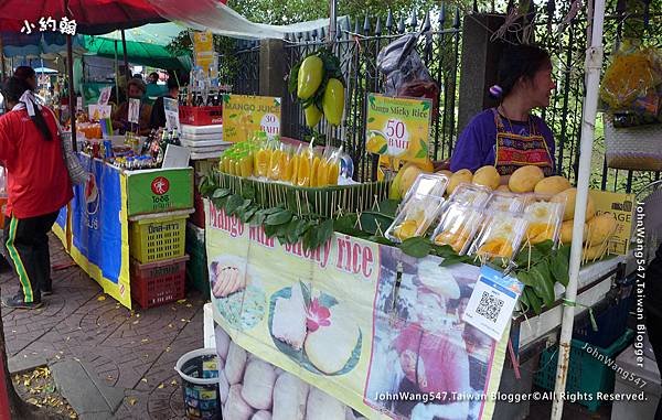 Mango Sticky Rice Chatuchak weekend market.jpg