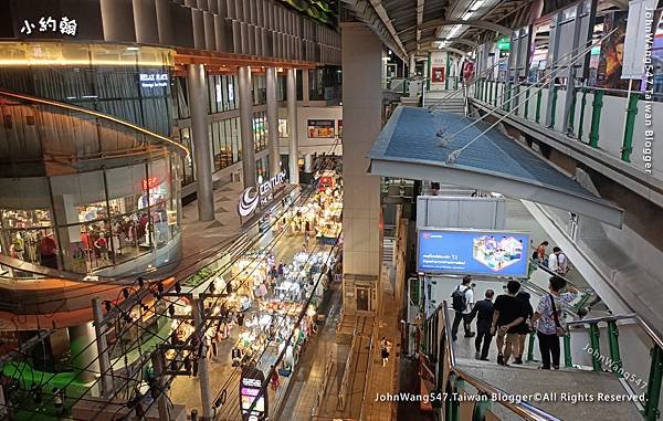 Century The Movie Plaza Sukhumvit BTS onnut.jpg