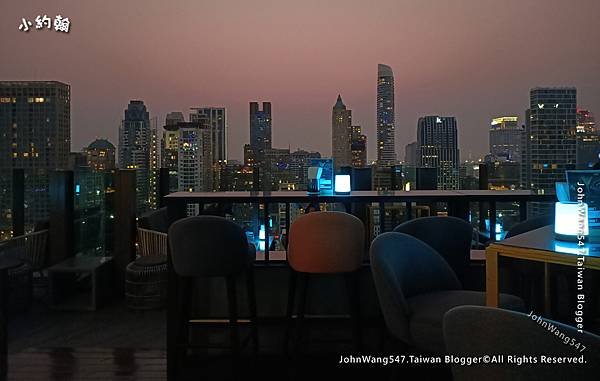 曼谷自由行四天三夜Hotel Indigo CHAR Rooftop Bar.jpg