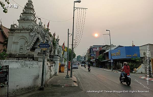 Wat Mahawan Thapae Road Chiang Mai.jpg