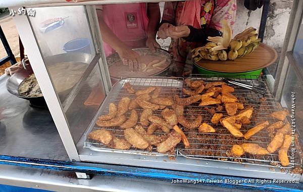 Fried Banana and Potato Thapae Road Chiang Mai2.jpg