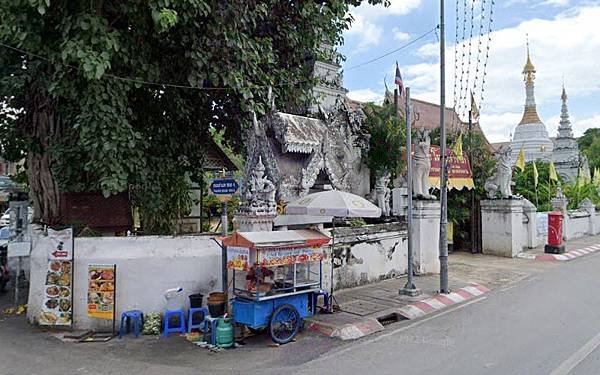 Fried Banana and Potato Thapae Road Chiang Mai1.jpg