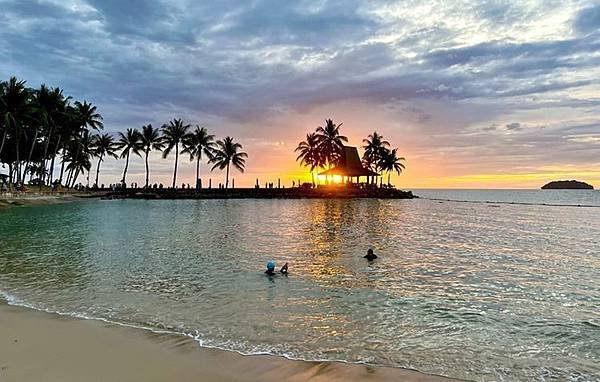 Shangri-La Tanjung Aru Resort sunset.jpg