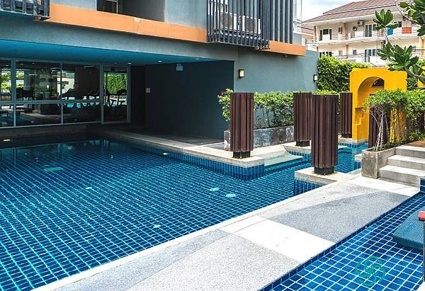 The Grass Serviced Suites Pattaya Pool.jpg