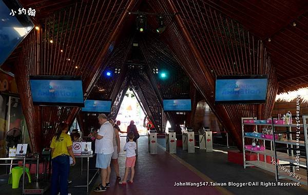 Columbia Pictures Aquaverse pattaya water park entrance.jpg