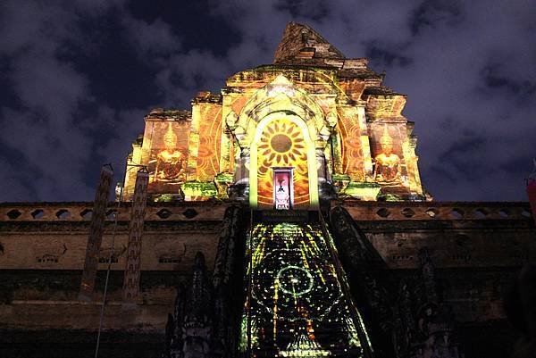 清邁柴迪隆寺水燈節2023 Wat Chedi Luang Loy Krathong Festival 2 - 複製.JPG