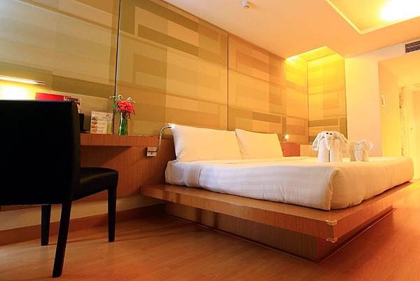 Le Fenix Sukhumvit Hotel room2.jpg