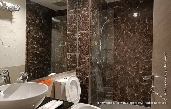 Retro 39 Hotel Phrom Phong曼谷平價飯店無窗雙人房2.jpg
