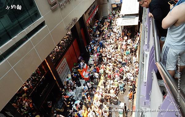 曼谷潑水節Songkran@Sala Daeng Silom席隆商圈2.jpg