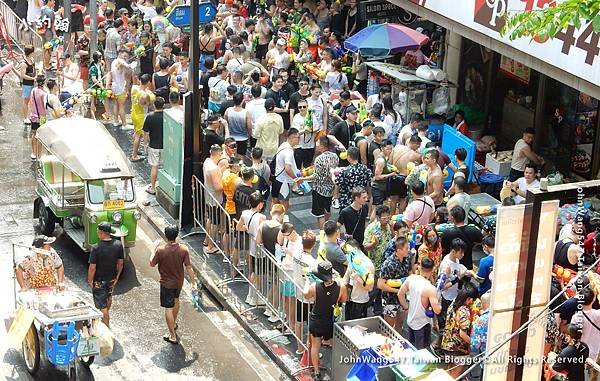 曼谷潑水節Songkran@Sala Daeng Silom席隆商圈1.jpg