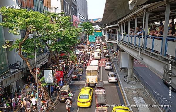 曼谷潑水節捷運Sala Daeng莎拉當站.jpg