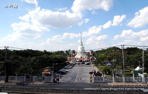 Wat Phra Sri Mahathat.jpg