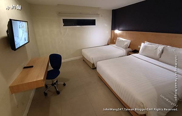 Solo Express Sukhumvit 81 Onnut family room.jpg