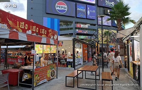 Ratchayothin Square street Food market2.jpg