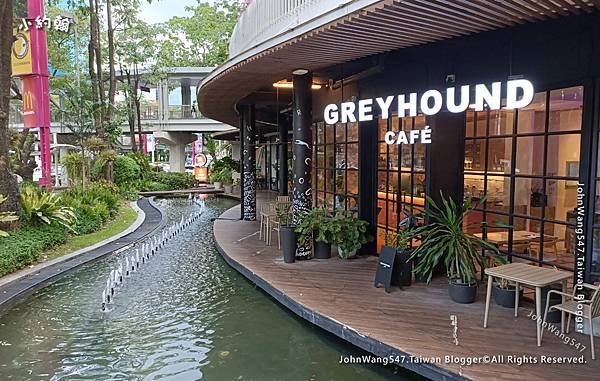 Greyhound cafe Avenue Ratchayothin.jpg