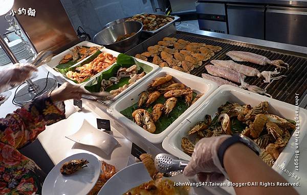 芭達雅海鮮吃到飽Pattaya Orbit Seafood Buffet1.jpg