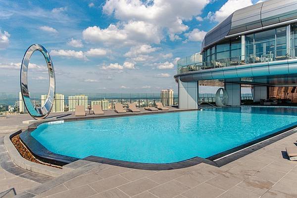 Grande Centre Point Space Pattaya Swimming pool3.jpg