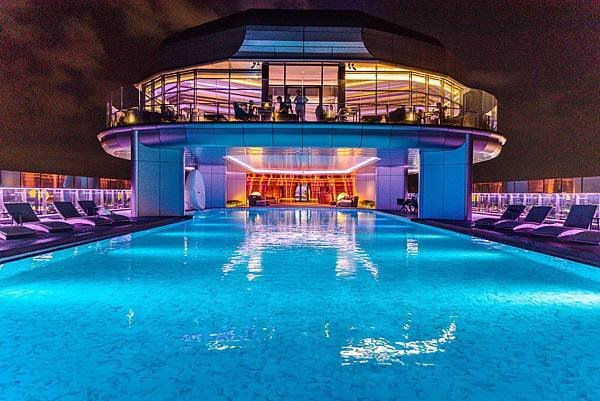 Grande Centre Point Space Pattaya Swimming pool2.jpg