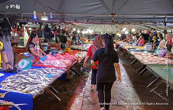 Anjung Kinabalu(KK Night Market)Fish market.jpg