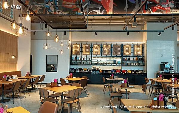 Moxy Bangkok Hotel breakfast restaurant2.jpg