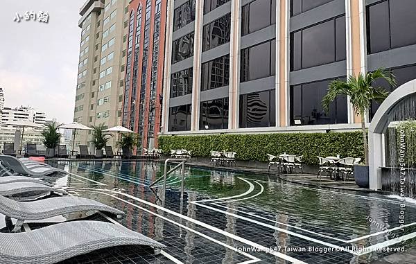 Aira Hotel Bangkok pool曼谷艾拉飯店泳池.jpg