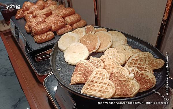 Aira Hotel Bangkok breakfast3.jpg