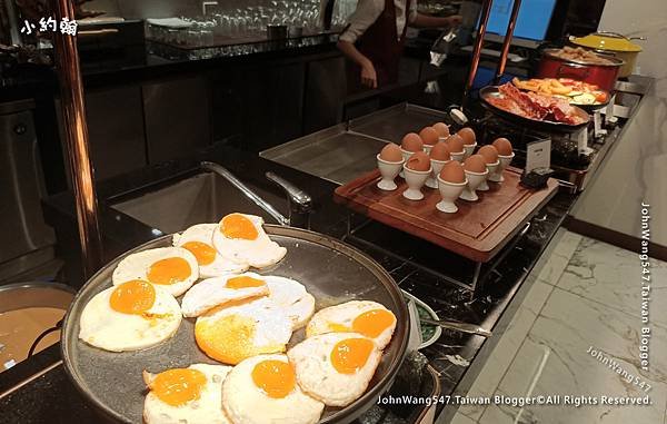 Aira Hotel Bangkok breakfast6.jpg