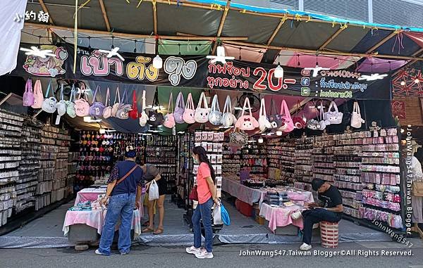 Phra Samut Chedi Festival Market早市服飾攤2.jpg