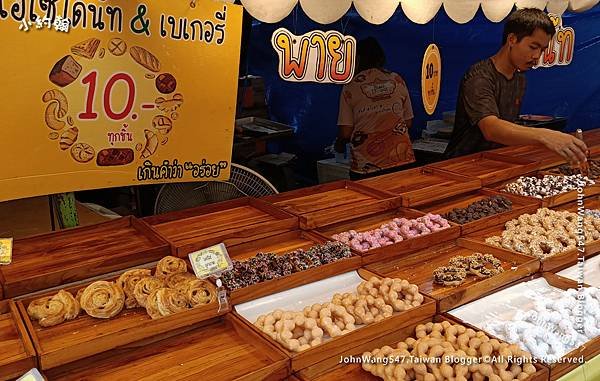 Phra Samut Chedi Festival Market10泰銖甜甜圈.jpg