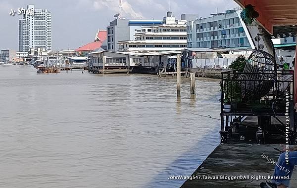 Pak Nam Market Pier.jpg