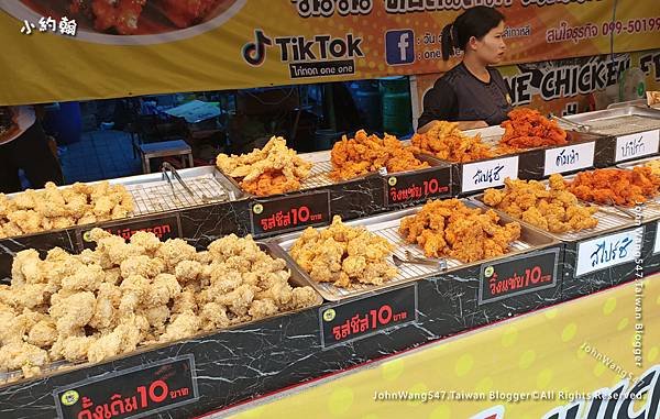 Phra Samut Chedi Festival Market 5.jpg